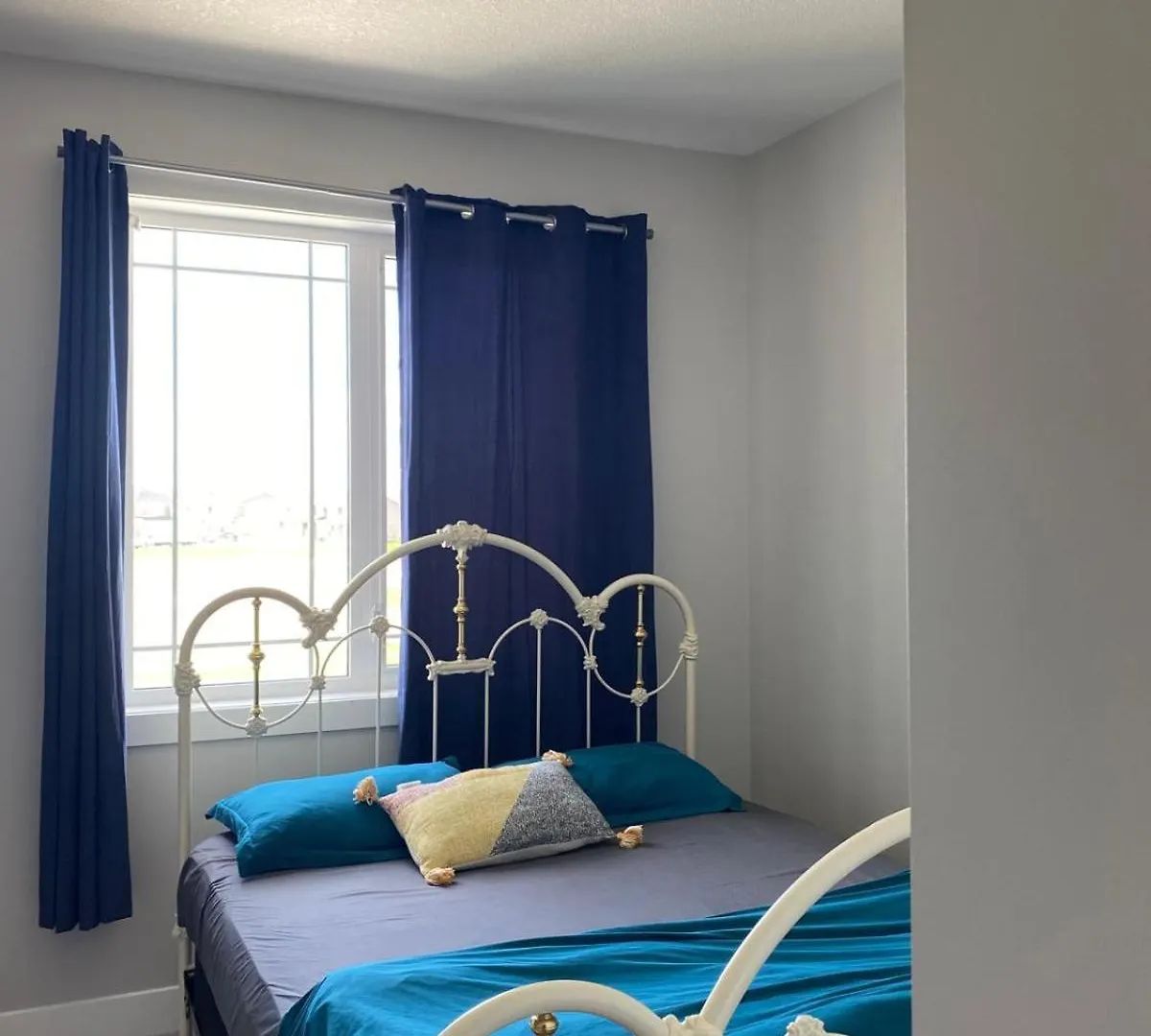Flowealth Property Luxury Villa Near Lake Netflix Tv Wifi Calgary Homestay